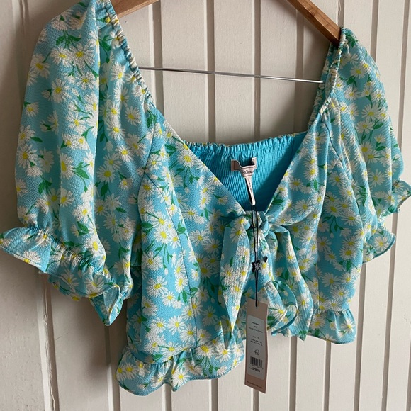 NWT BCBGeneration floral daisy blouse - Picture 2 of 7